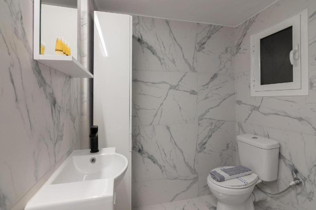Fully Renovated 1 Bedroom Condo Athen Eksteriør bilde
