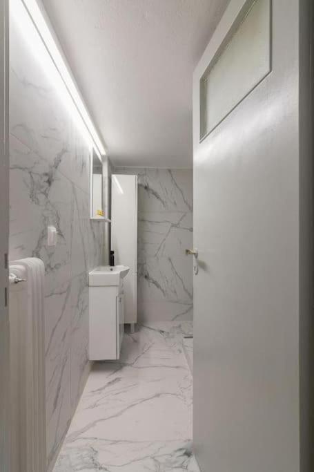 Fully Renovated 1 Bedroom Condo Athen Eksteriør bilde